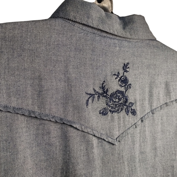 Ariat Shirt Women's Gray Embroidered Floral Button Down Shirt Size XL/TG - Picture 8 of 13
